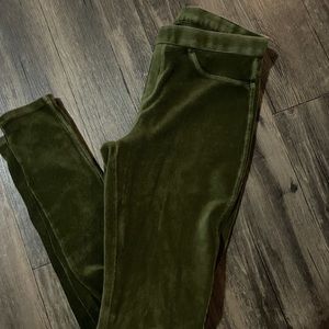 HUE s velvet green leggings